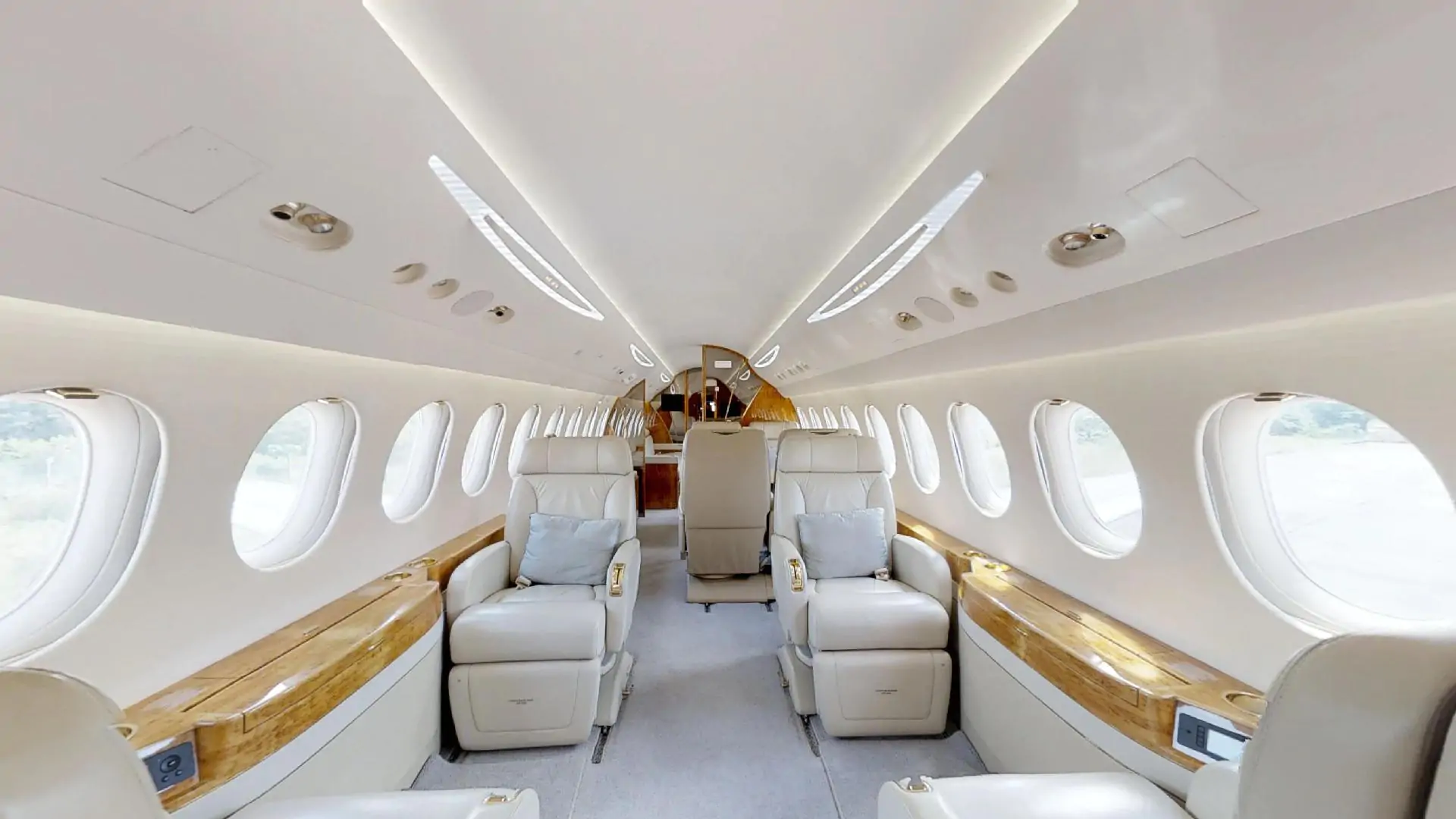 Matterport 3D Virtual Tour | Private Jet – FALCON 7X